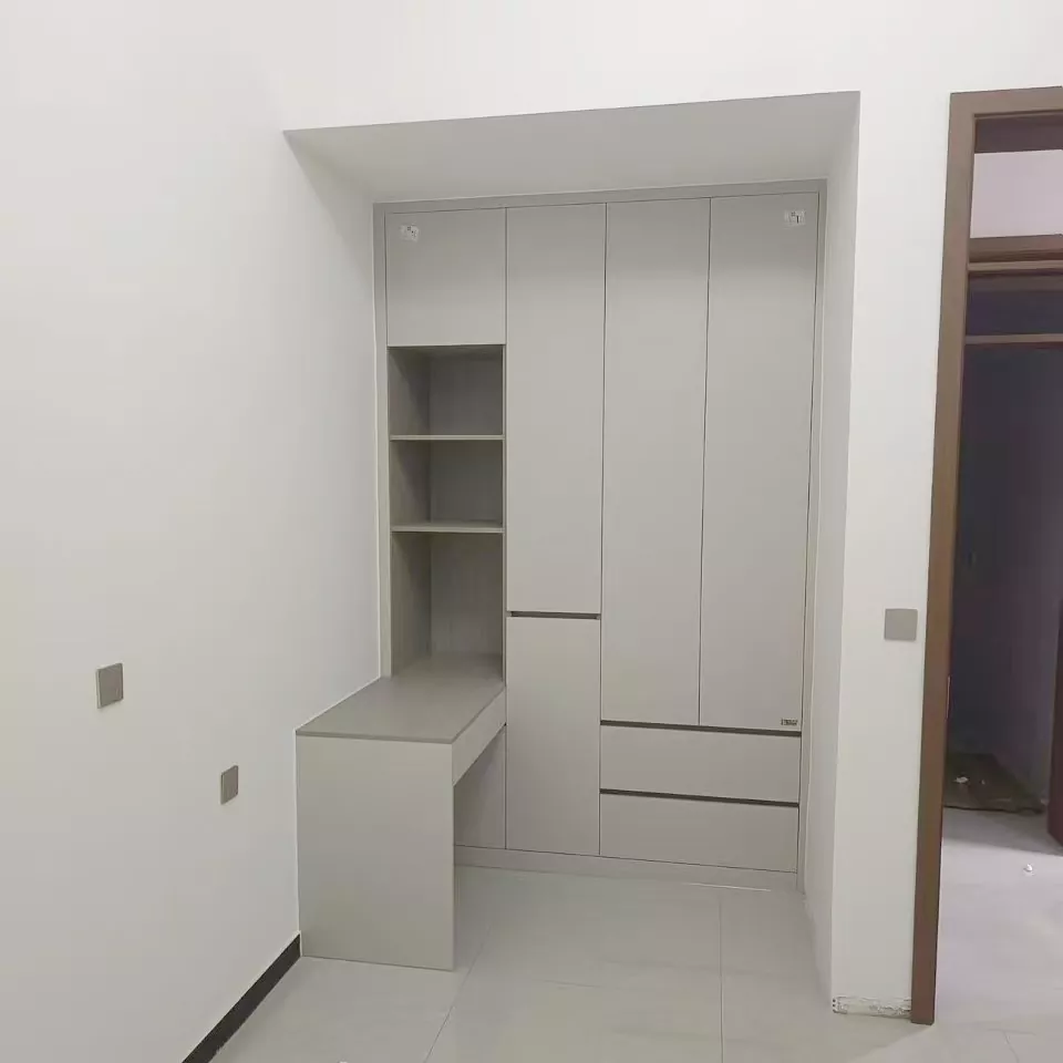 향기로운 삼나무 옷장